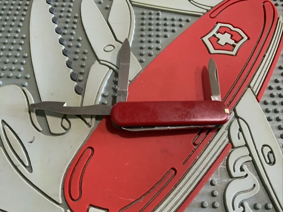 Victorinox Victoria Swiss Army Knife Red Executive 74mm Single Leaf Spring - Image 3 of 4