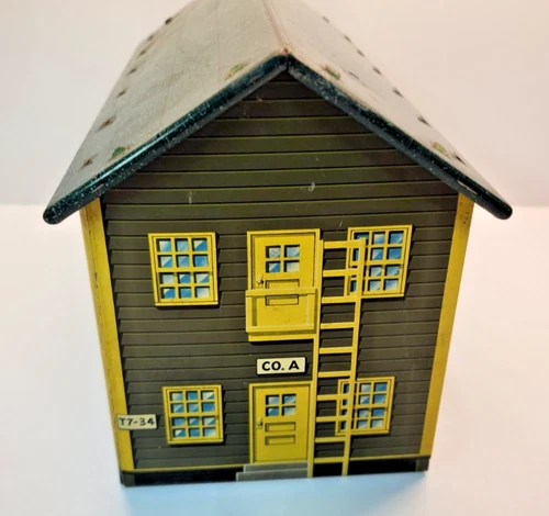 Vintage Marx US Army Training Center Tin T7-34 C.O.A 2 Story Barracks