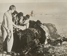 Israeli Pilots Down Egyptian Mig, 1970, Examining Wreckage, Original Pres Photo