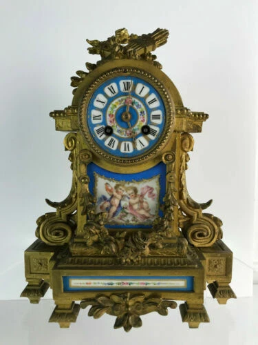 Horloges et pendules du XIXe siècle en porcelaine