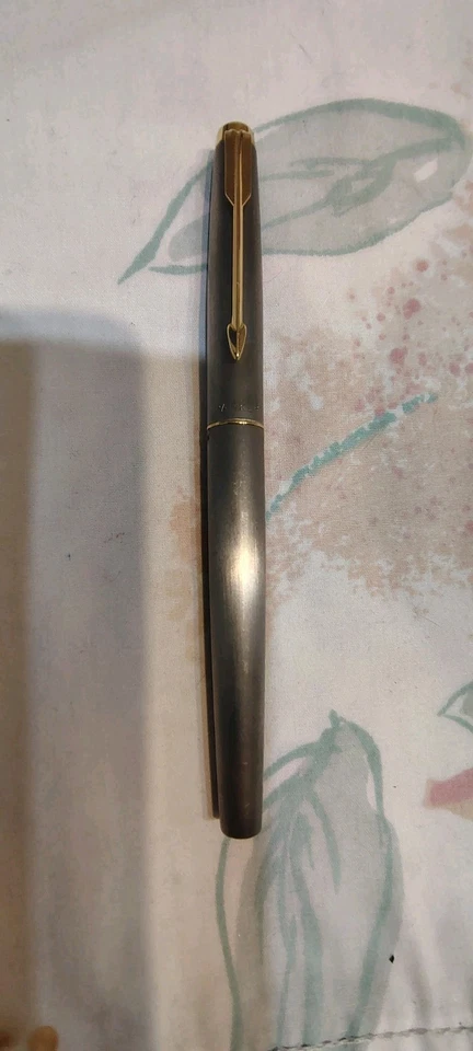 Pluma Estilográfica Parker T1 Titanio Con Plumín Mediano F Hecha en EE. UU. Foto 2 de 4