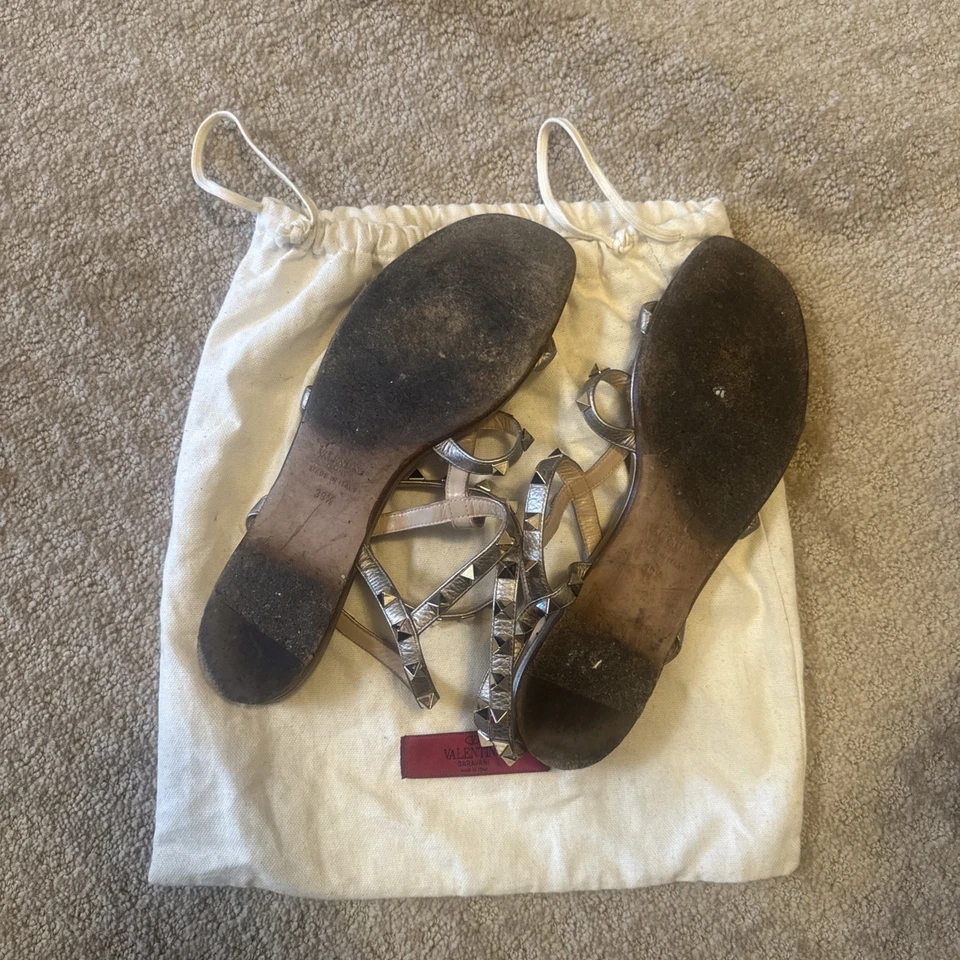 Sandalias Valentino Rockstud gladiador planas cuero correa al tobillo enjaulado bronce dorado Foto 4 de 4