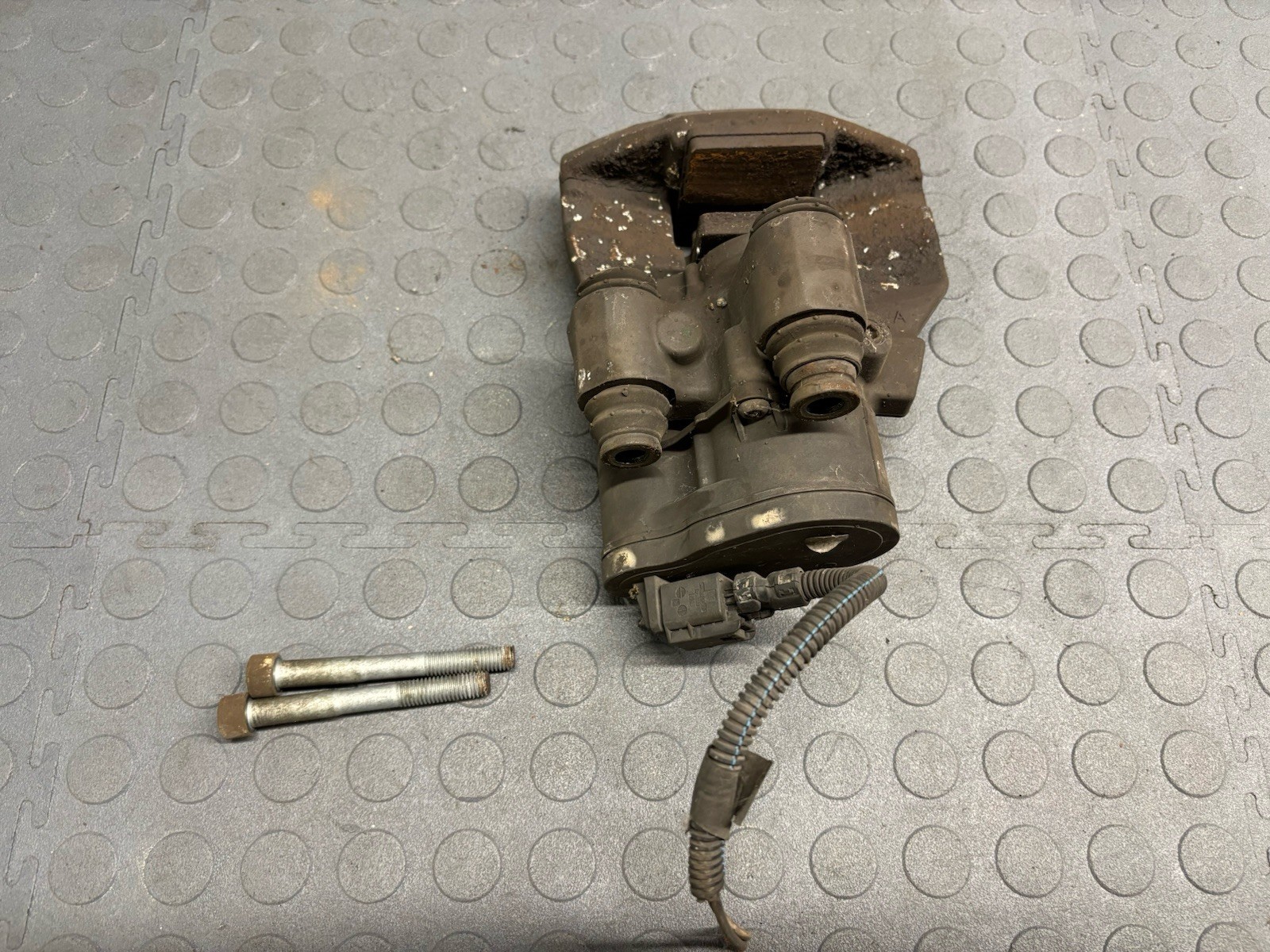 17-23 MASERATI GHIBLI DRIVER LEFT REAR PARKING BRAKE CALIPER 670102057 OEM