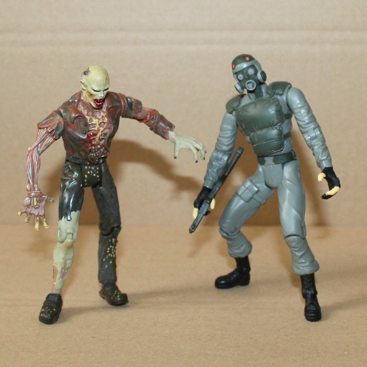 Resident Evil 2 Hunk & Zombie Action Figure Figur Toy Biz