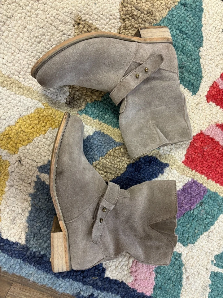 Botas de combate Urban Outfitter Ecote para mujer beige gamuza punta redonda al tobillo talla 6 Foto 2 de 4