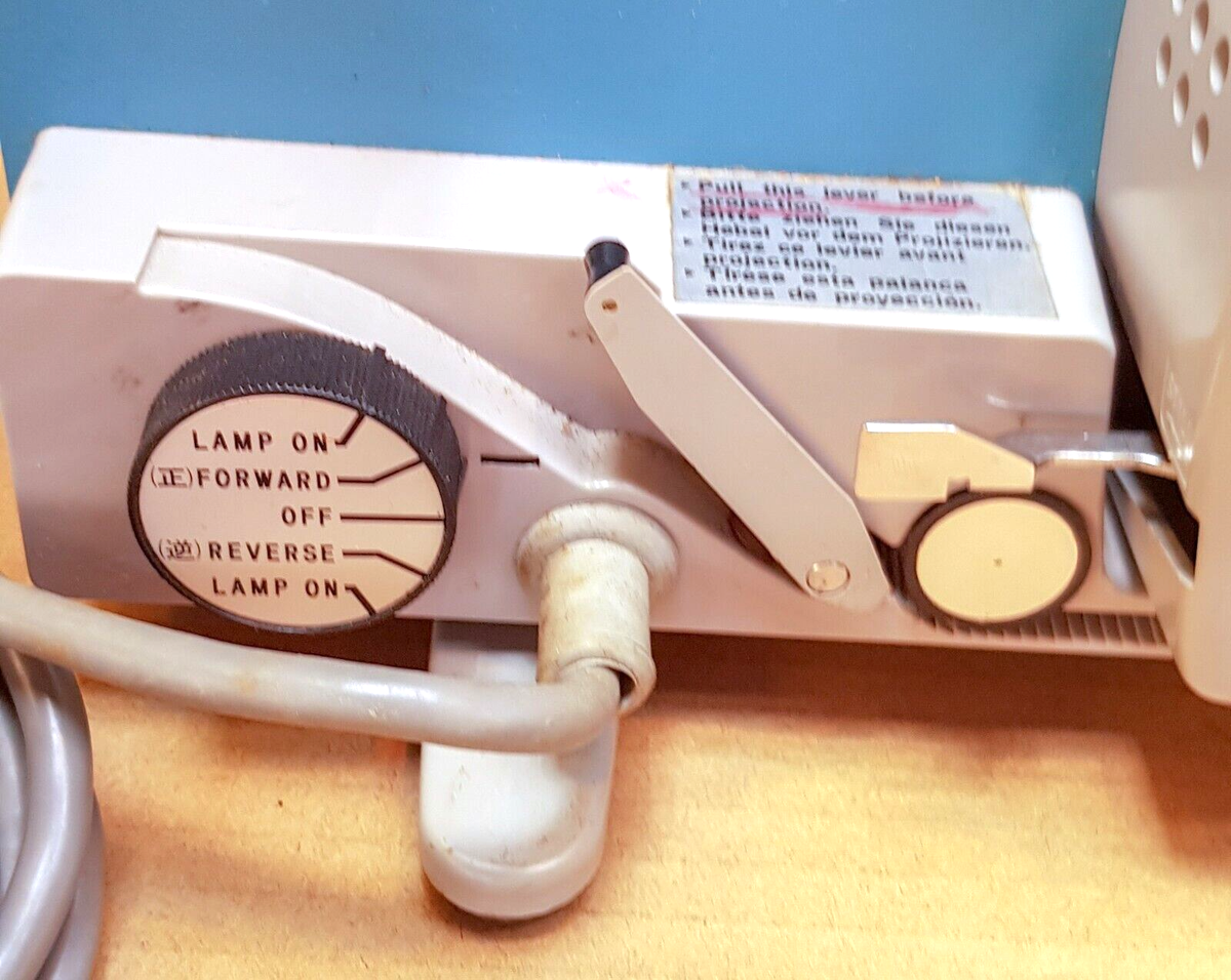 リコーTRIOSCOPE ハロゲン 8MM 映画 プロジェクター日本製 リコーTRIOSCOPE ハロゲン 8MM 映画 プロジェクター日本製