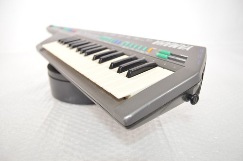 Yamaha SHS-10 Rosso FM Tastiera Digitale Spalla MIDI Keytar Sintetizzatore Funzionante - Foto 10 di 23