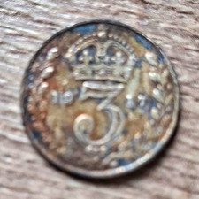 George V 1917 Great Britain Threepence Coin - Crowned 3 Reverse