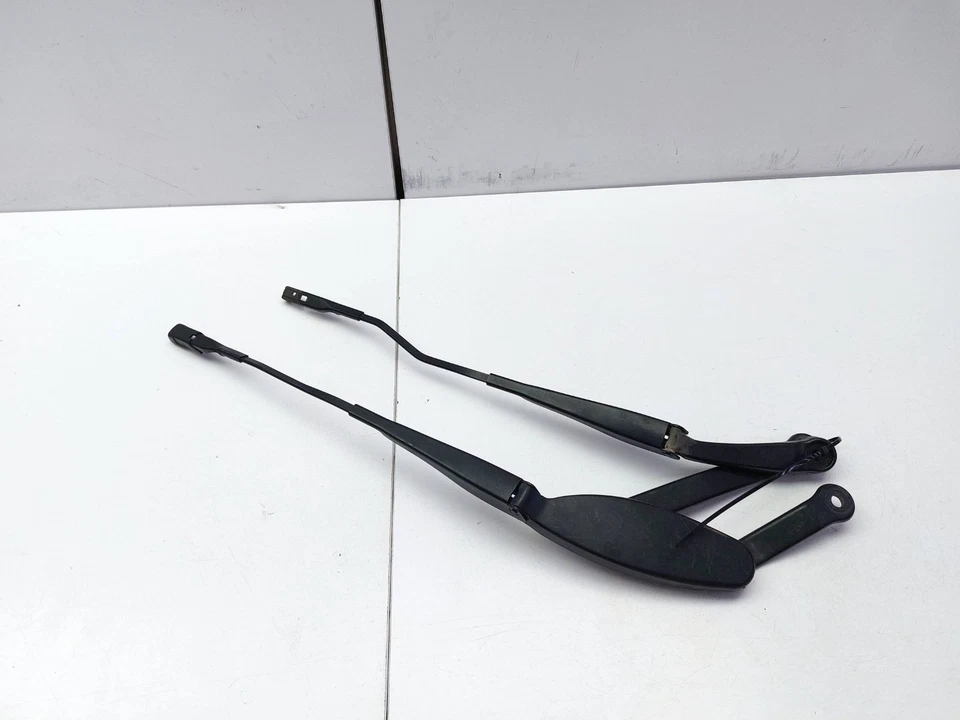MERCEDES-BENZ E CLASS W213 2016 PAIR OF FRONT WINDSCREEN WIPER ARMS A2138200444 - Image 2 of 4