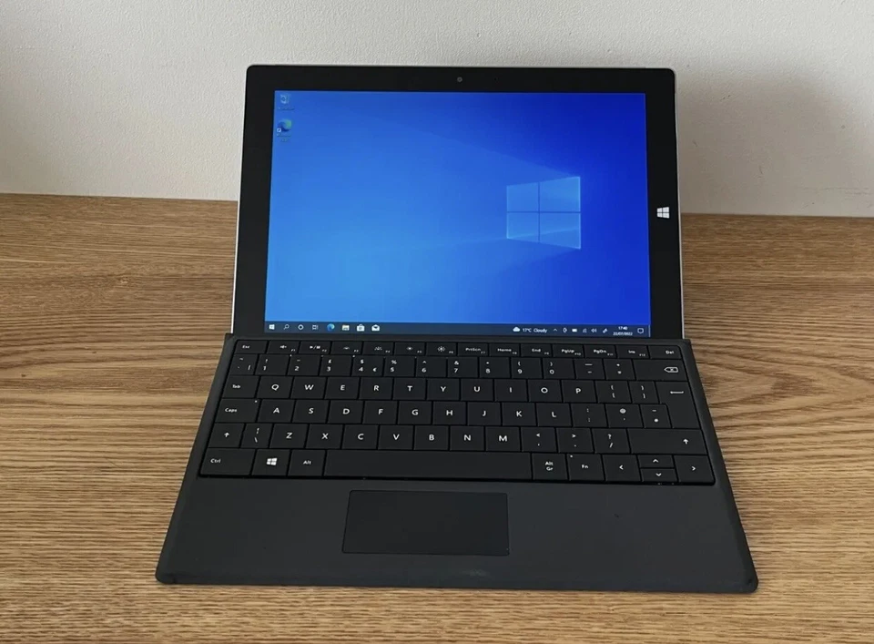 Microsoft Surface 3 Laptop/Tablet 64GB 4GB RAM Windows 10 Pro - Image 2 of 4