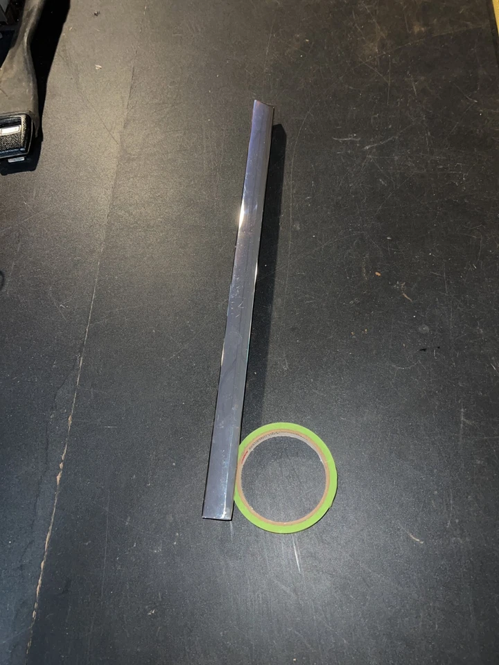 Chrysler Fifth Avenue Diplomat Grill Trim 1983-1987 PN 4103625 Mopar 83 84 85 Foto 2 de 4