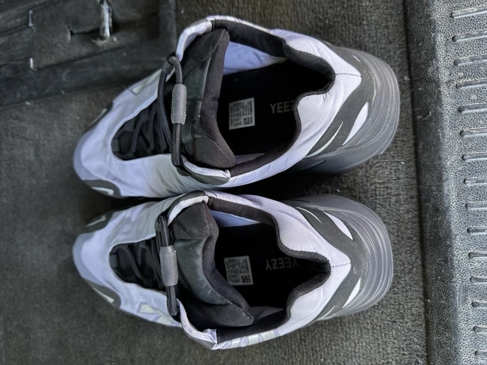 Adidas Yeezy Boost 700 MNVN Nylon Tenis Geoda, Para Hombre Talla 12, GW9526 Foto 3 de 4