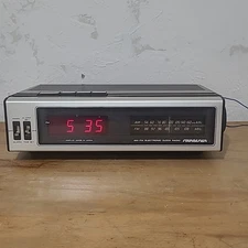 Vintage Soundesign Model No. 3663-(A) Alarm Clock Radio Read Description
