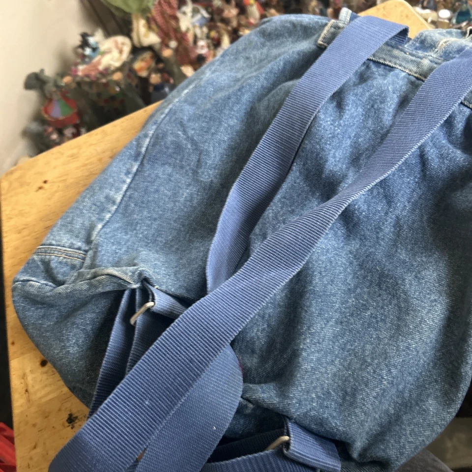 Mochila vintage de mezclilla con cordón parche bordado gancho y pestillo solapa hippie años 80 Foto 2 de 3