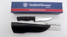 Smith & Wesson SW640 Fixed Blade Knife with Black Rubber Handle & Leather Sheath