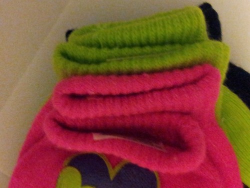 Kids Stretch Knit Gloves 3 Pair Pack One Size Fits Most Bright Colors NEW - Picture 2 of 16