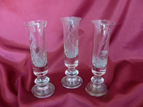 19C. ANTIQUE SET OF THREE HANDMADE CUT GLASS LIQUOR STEMMED GLASSES - 第 5/5 張圖片