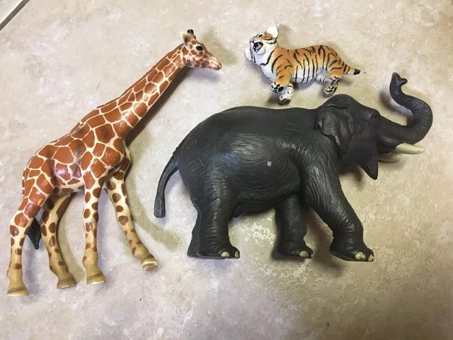 schleich safari animal rescue truck