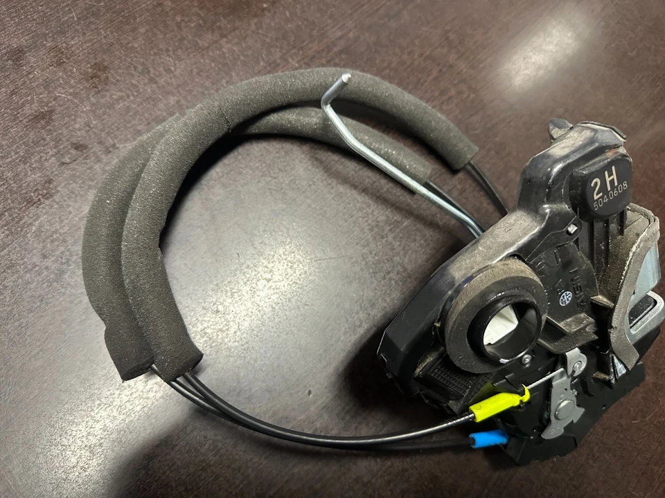 Cerradura de pestillo de puerta delantera derecha para pasajero Subaru Forester 2016 2017 2018 Foto 2 de 4