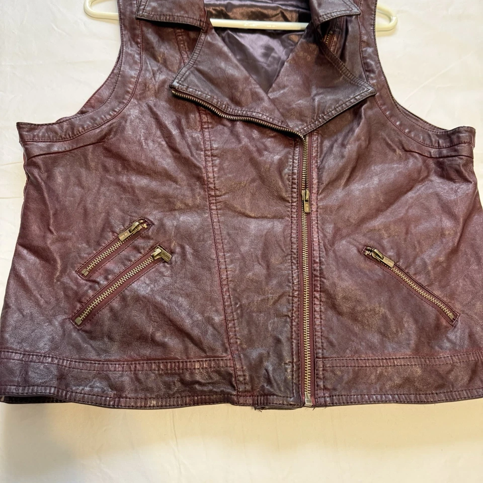 Chaleco de motociclista de cuero sintético borgoña iJeans de Buffalo XL - Elegante y vanguardista Foto 3 de 4