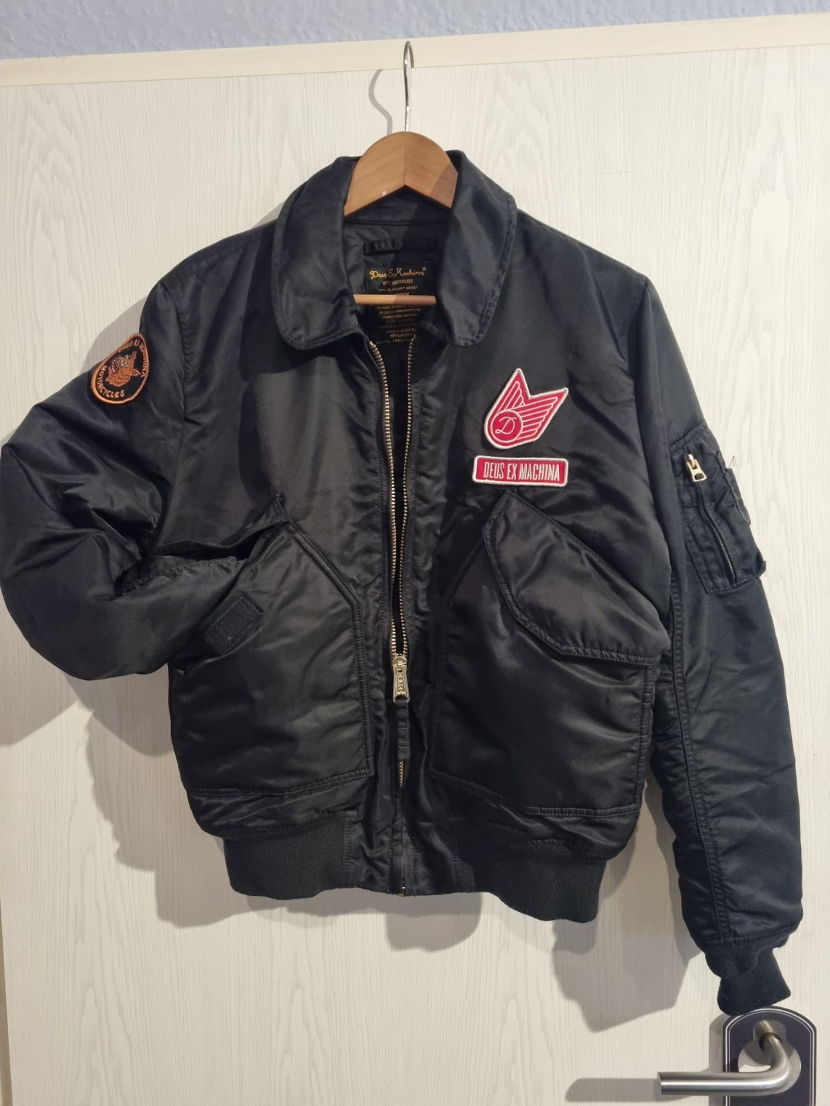 Chaqueta Bomber Deus EX Machina Alpha Industries Talla M - Negra Ltd. Cremallera dorada