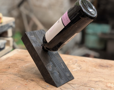 Schwebender Weinständer - Schwarz Gothic Endgrain Palettenholz