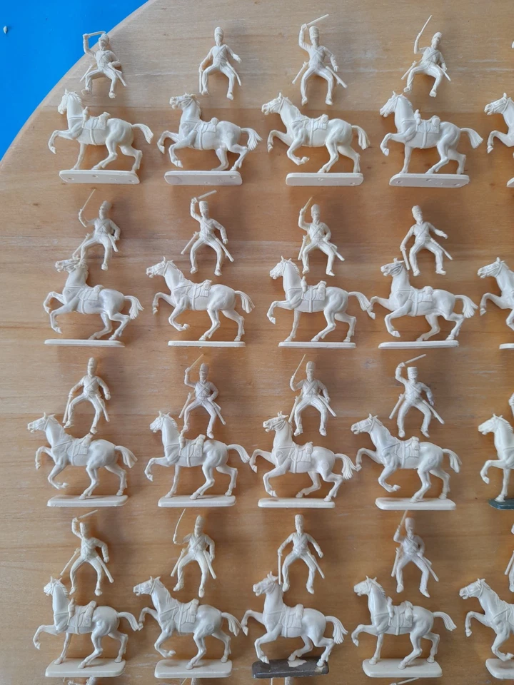 35 x Esci 1/72 SCOTS GREYS Napoleonic Waterloo Figures Set 217 Big Bundle - Image 4 of 4