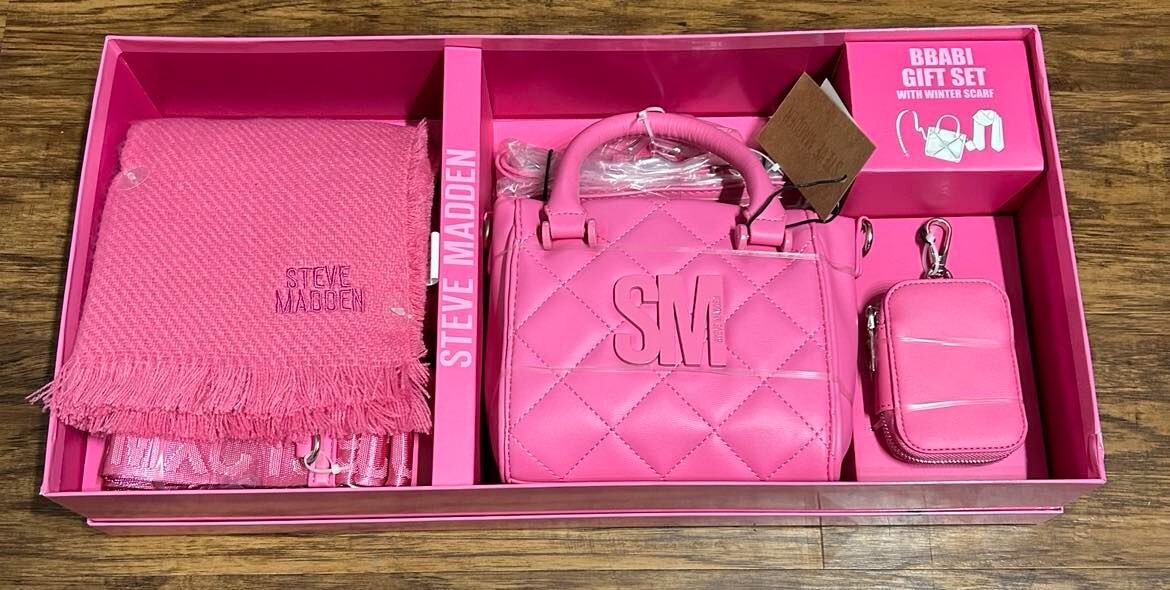 STEVE MADDEN BBABI GIFT SET WINTER SCARF CROSSBODY BAG BRIGHT PINK