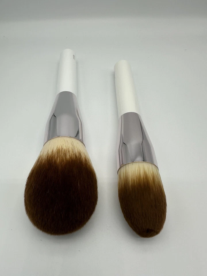 Juego de 2 pinceles, polvo y base La Mer Foto 3 de 4