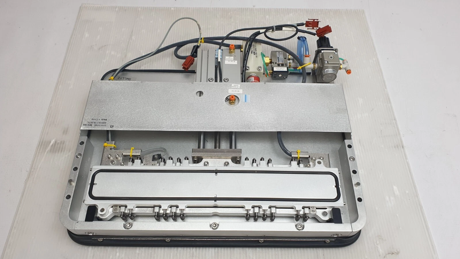Inner side of the 0020-02590 assembly with O-ring door, guide rods and cover plate