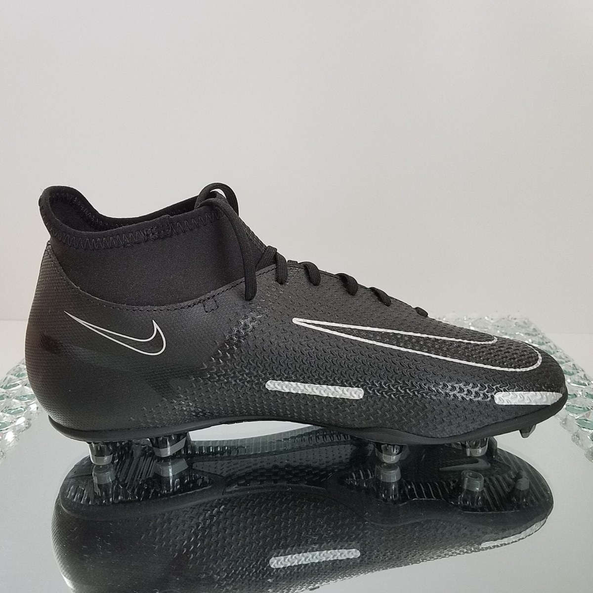 Size 6.5 - Nike Phantom GT2 Club DF MG Black Metallic Silver Size 6.5 - Nike Phantom GT2 Club DF MG Black Metallic Silver