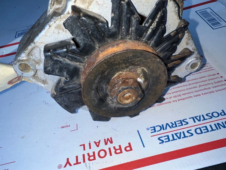 Oldsmobile Cutlass 442 1971 con aire 1100569 Delco alternador 55 amp 1K18 fecha Foto 3 de 4