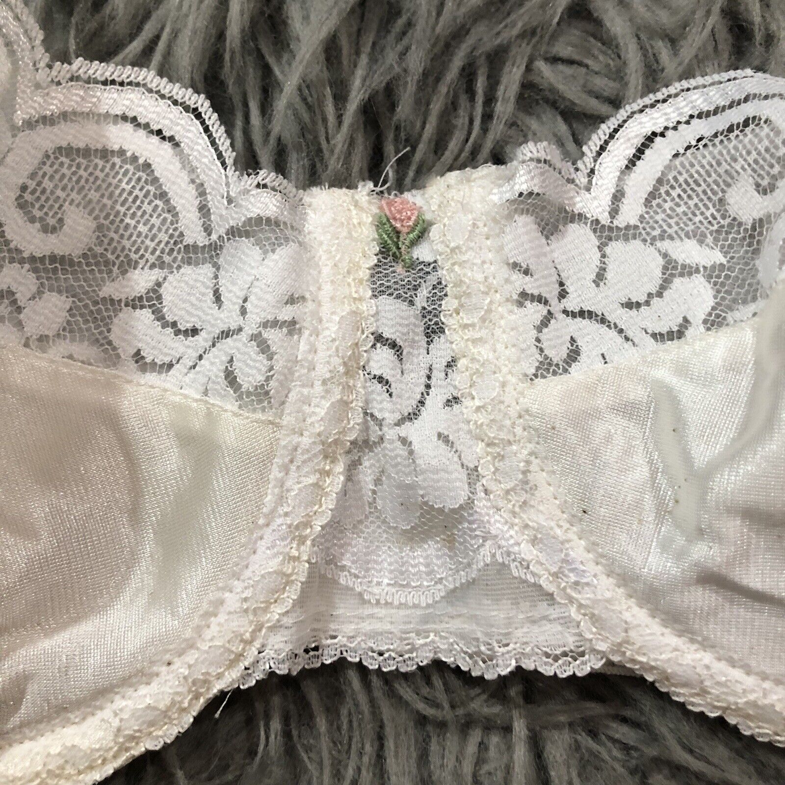 Vintage Maidenform floral chantilly lace silky shiny unlined