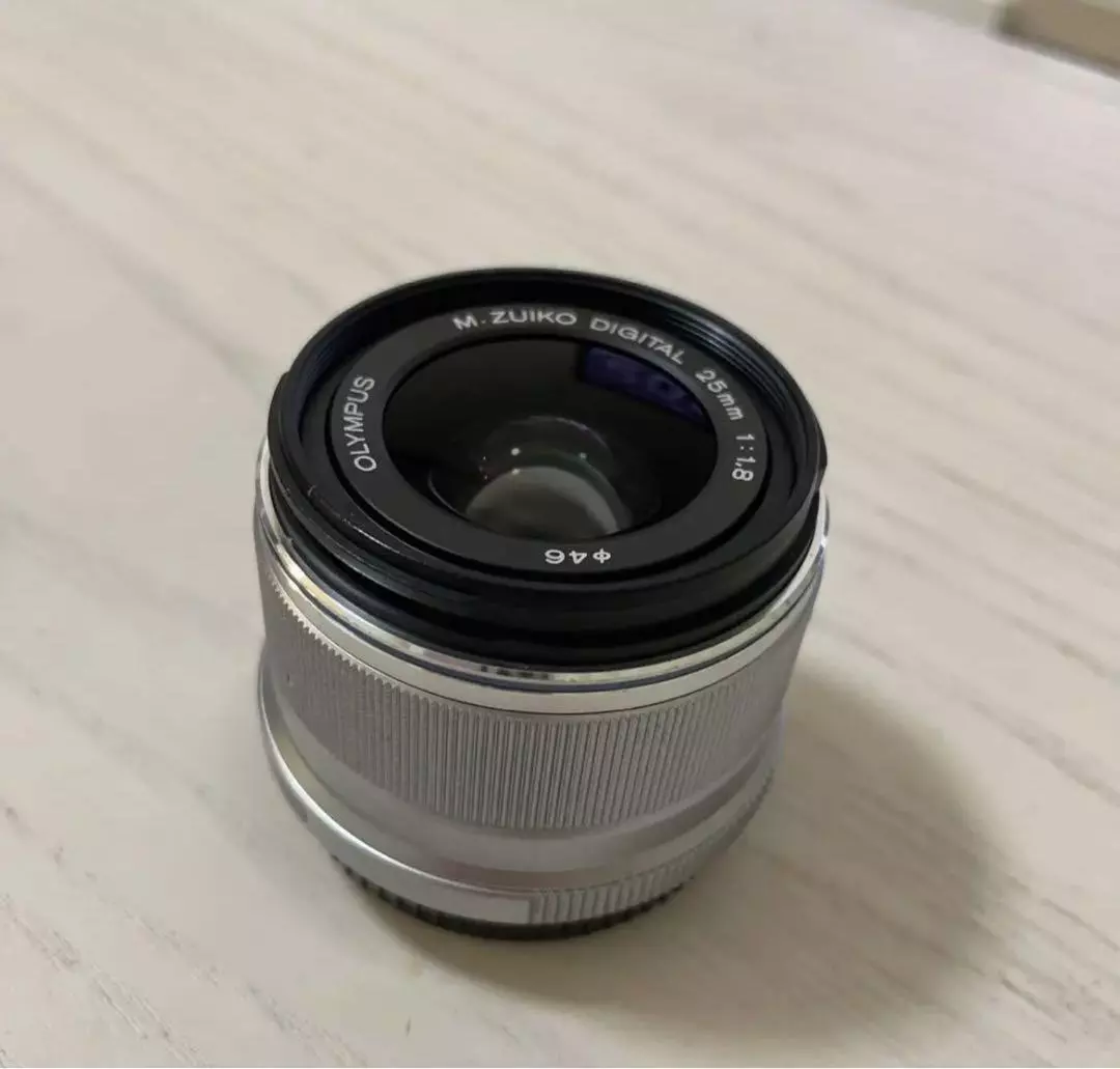 OLYMPUS M.ZUIKO DIGITAL 25mm F1.8 Silver Lens Mount for Micro Four Thirds  4/3