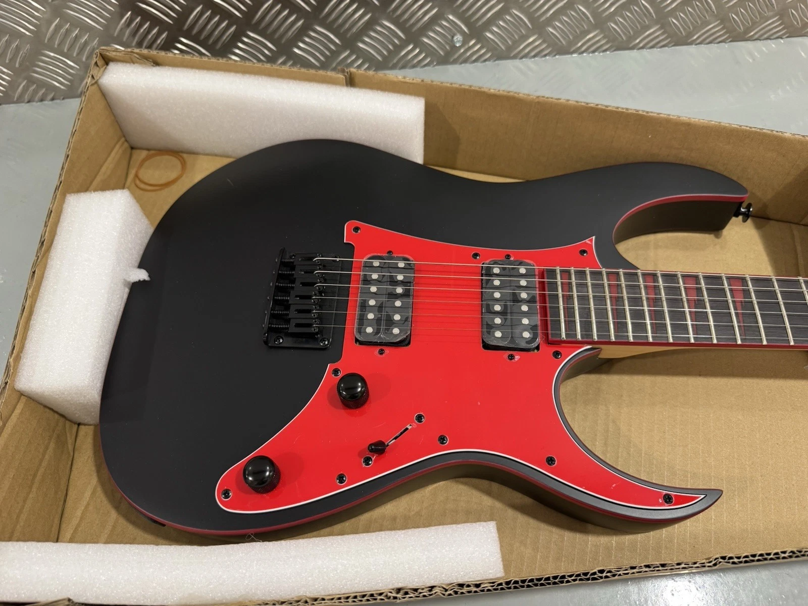 Ibanez GIO Series GRG131DX-BKF Electric Guitar Black Red New But Slight Damage 2