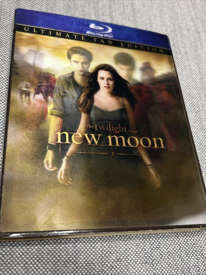 Twilight Saga New Moon Blu-ray Ultimate Fan Edition Slipcover Disc 1 Clean - Image 2 of 4