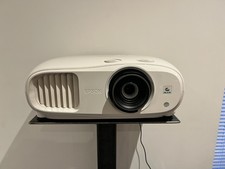 Epson EH-TW7000 3LCD 4K Pro-UHD Streaming and Gaming Projector - White