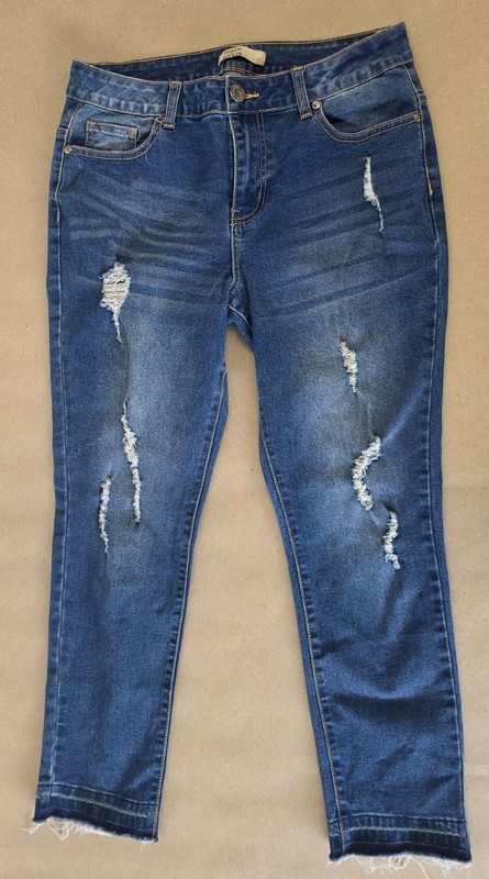 Denim & Rivets Women's Distressed Stretch Skinny Jeans Size 14 Medium Wash...