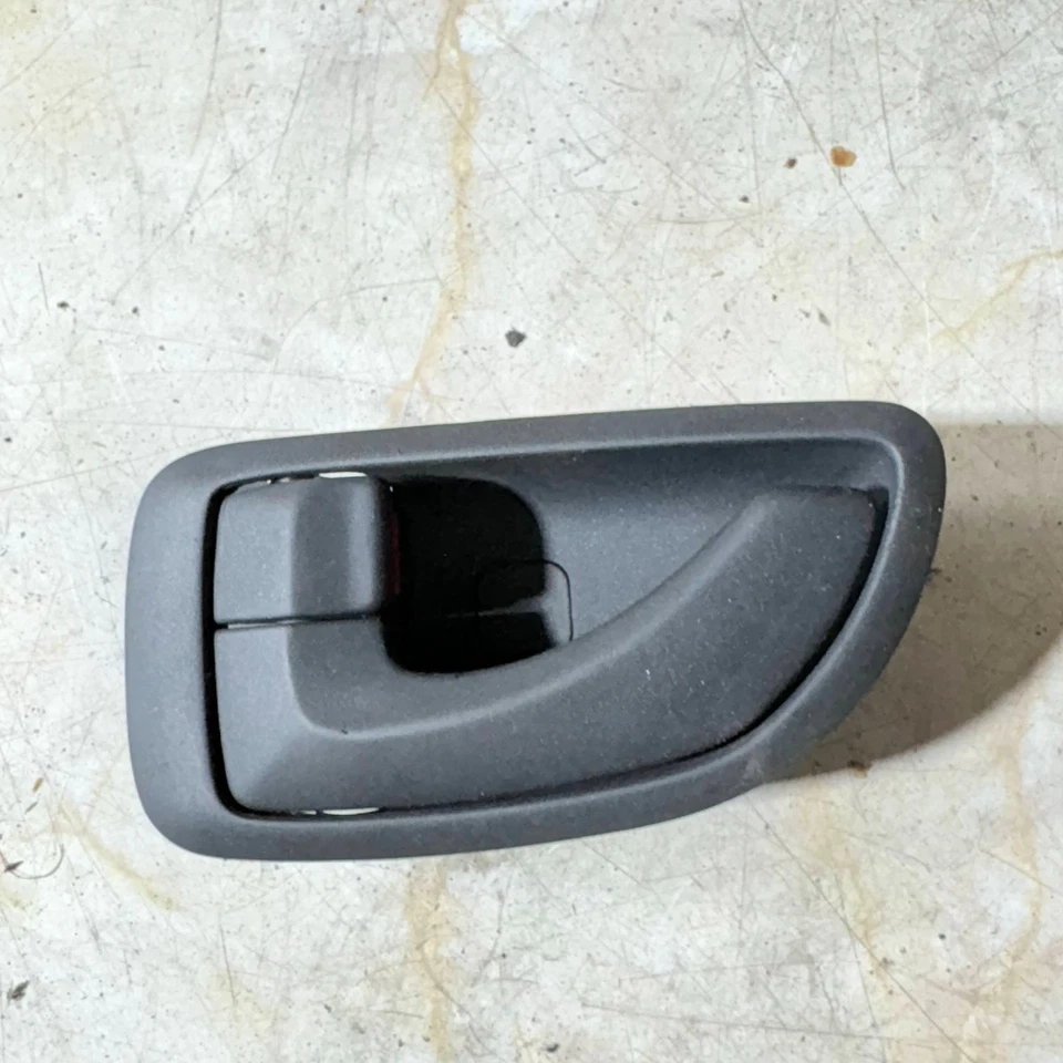 MANIJA PUERTA INTERIOR TRASERA IZQUIERDA PASAJERO HYUNDAI ACCENT 2002 Foto 2 de 4