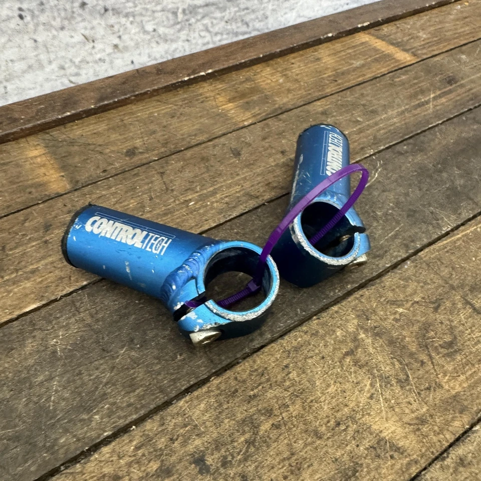 Par de extremos de barra de bicicleta de montaña de aleación azul ControlTech vintage años 90 MTB Shorty Foto 3 de 4