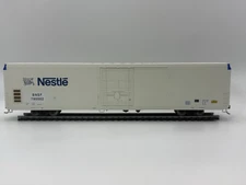 HO Accurail BNSF Nestlé 60’ Boxcar 790002 – Metal Wheels Kadee Couplers