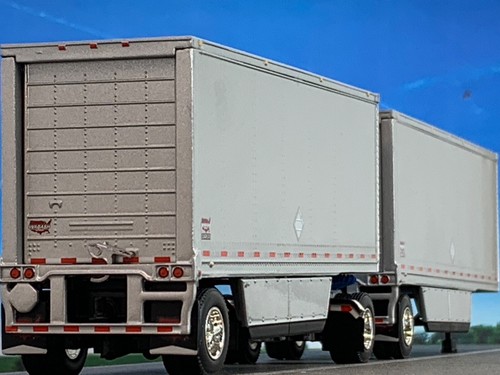 1/64 DCP SILVER 28' WABASH DRY VAN PUP TRAILER SET - Picture 2 of 7