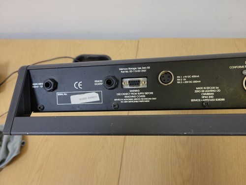 Escritorio de iluminación Zero 88 Alcora 24" - 100% sin probar. Sin adaptador de corriente para probar. - Imagen 7 de 10