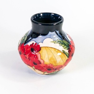 Moorcroft Forever England Vase. Entworfen von Vicky Lovatt, Höhe 13 cm