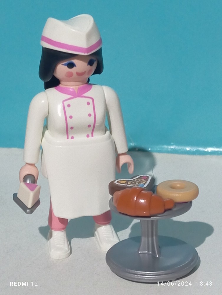 PLAYMOBIL FIGURE PASTRY CHEF CONFECTIONERY CONFECTIONERY TRADE CITY LIFE
