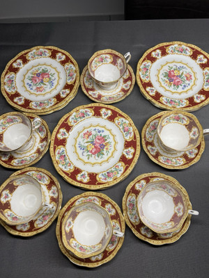 Royal Albert Lady Hamilton Service, 6 Kaffeegedecke, 1 Teegedeck 
