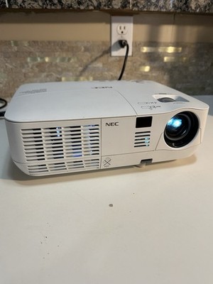 NEC NP-V260X DLP Projector 2600Lumens 1024 x 768, No Remote:  Good