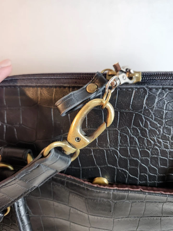 BOLSO DE LATÓN BUENO, HECHO EN ITALIANO DE LUJO, ESTAMPADO DE COCODRILO PARA DAMAS NEGRO Foto 3 de 4