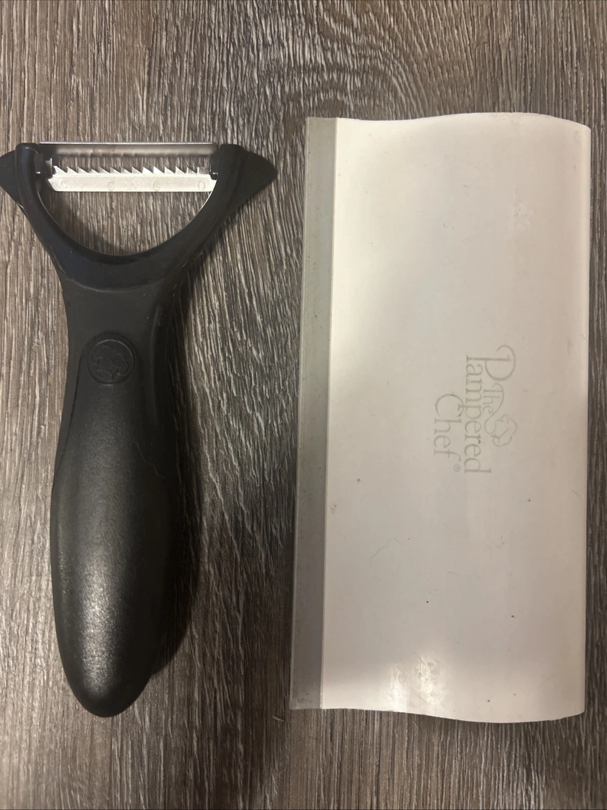 Pampered Chef Serrated Peeler Black 6” & Scraper White Rubber Tipped