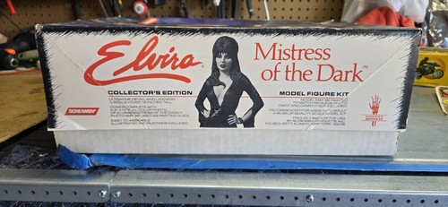 Vintage- 1988 ELVIRA MISTRESS OF THE DARK MODEL KIT SCREAMIN HORROR-complete! - Picture 3 of 7